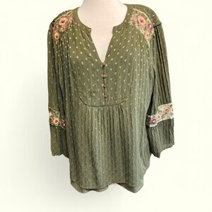 Chico size 3 Embroidered lined Green Women's Top